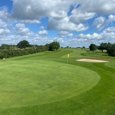 The Wiltshire Hotel, Golf And Leisure Resort Swindon Zewnętrze zdjęcie