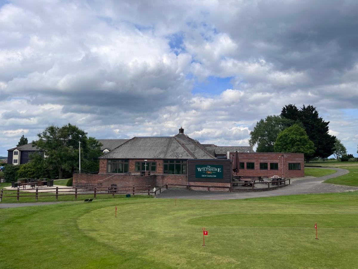 The Wiltshire Hotel, Golf And Leisure Resort Swindon Zewnętrze zdjęcie