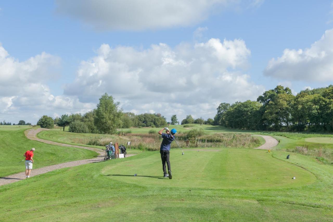 The Wiltshire Hotel, Golf And Leisure Resort Swindon Zewnętrze zdjęcie