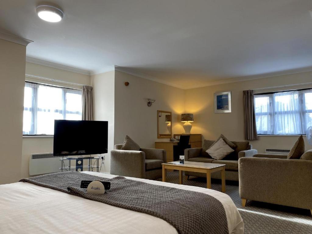 The Wiltshire Hotel, Golf And Leisure Resort Swindon Zewnętrze zdjęcie