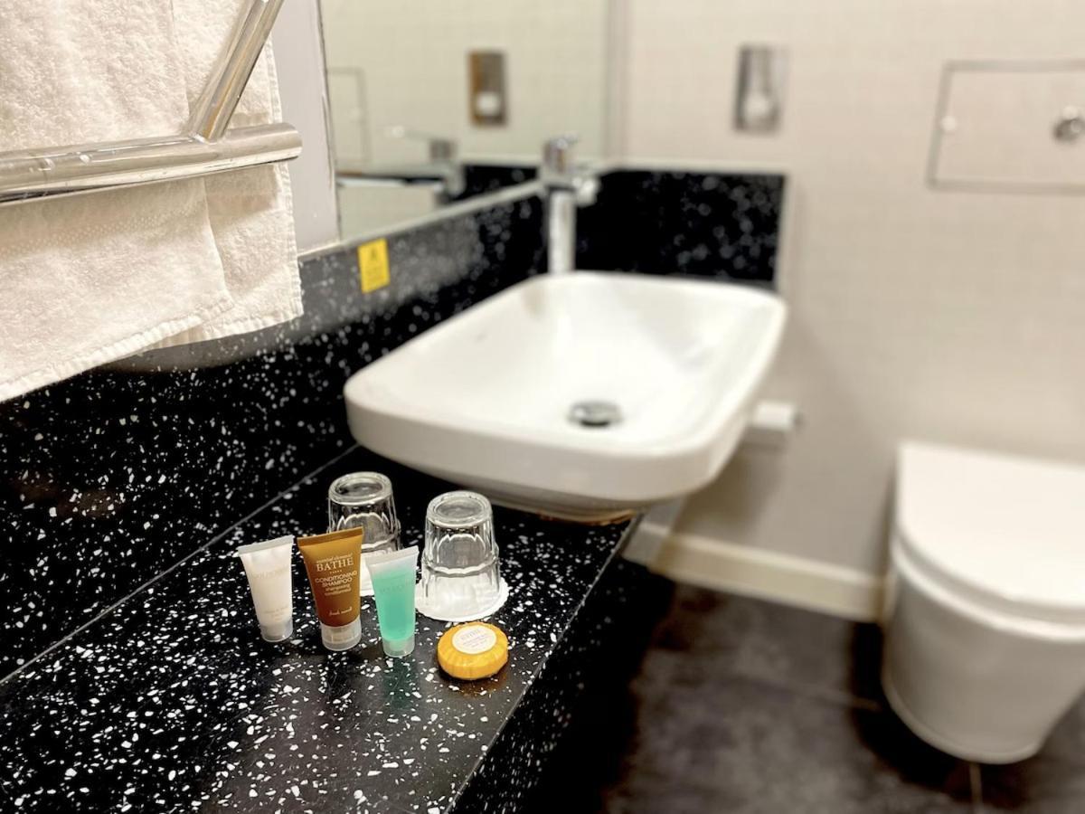 The Wiltshire Hotel, Golf And Leisure Resort Swindon Zewnętrze zdjęcie