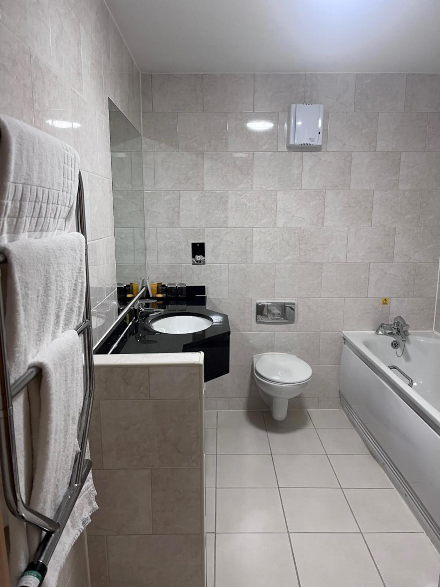 The Wiltshire Hotel, Golf And Leisure Resort Swindon Zewnętrze zdjęcie
