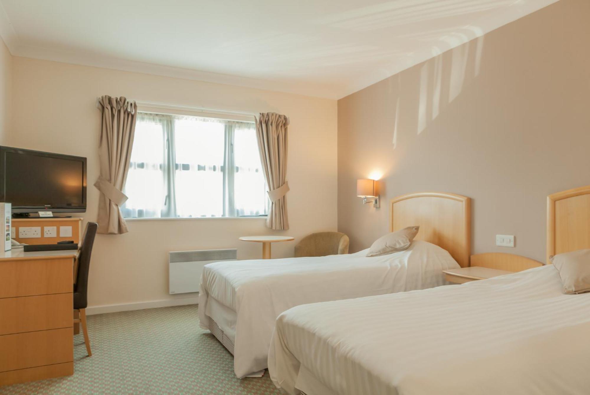 The Wiltshire Hotel, Golf And Leisure Resort Swindon Zewnętrze zdjęcie