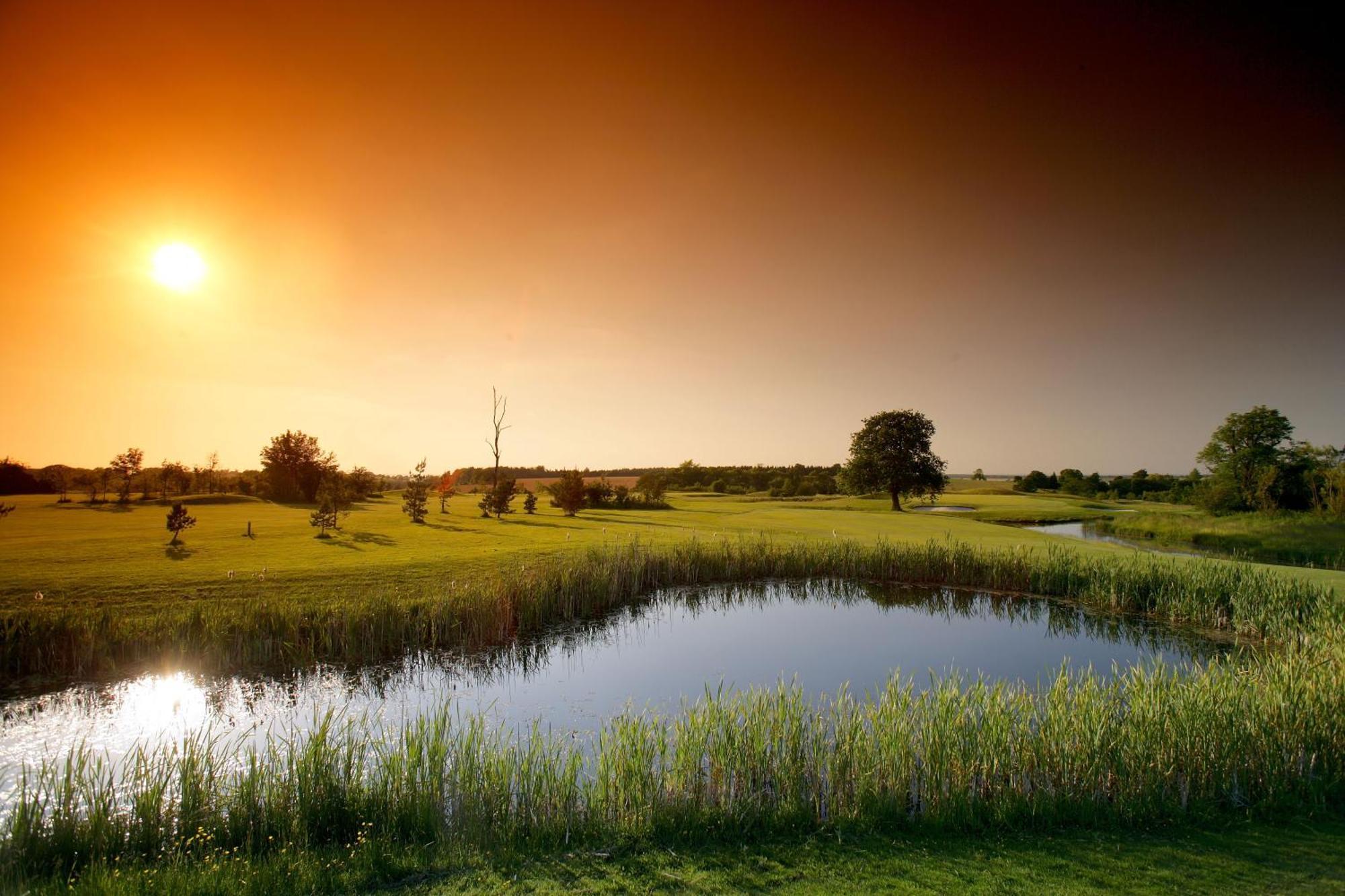 The Wiltshire Hotel, Golf And Leisure Resort Swindon Zewnętrze zdjęcie