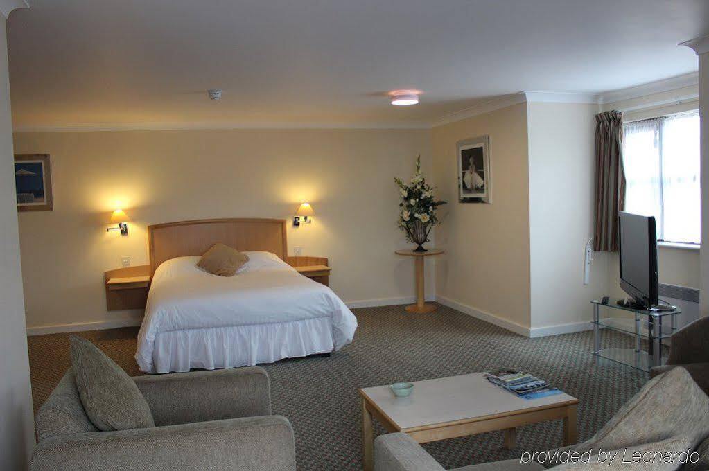 The Wiltshire Hotel, Golf And Leisure Resort Swindon Zewnętrze zdjęcie